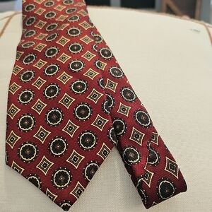 Elegant Red and Gold Patterned Men's Tie. Mark Pendleton. 100% Silk.